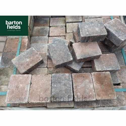 Tumbled Paving Cobble Setts in Harvest Colour. Size: 105x140x50mm